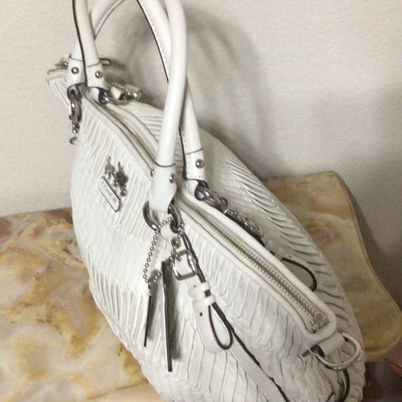 Ivory Coach Leather Tote Handbag - Picture 8 of 16